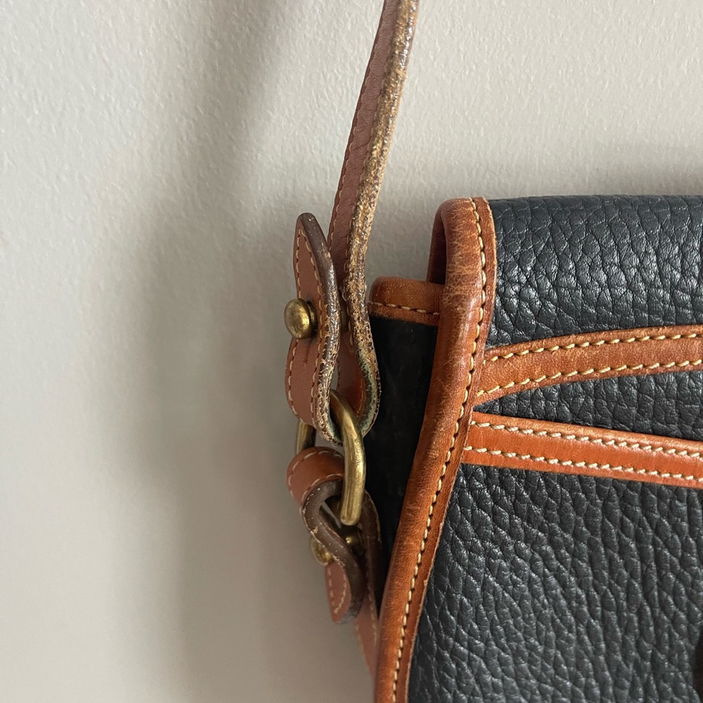Vintage Dooney & Bourke Navy & Cognac Brown Leather Crossbody Purse - Picture 8 of 9